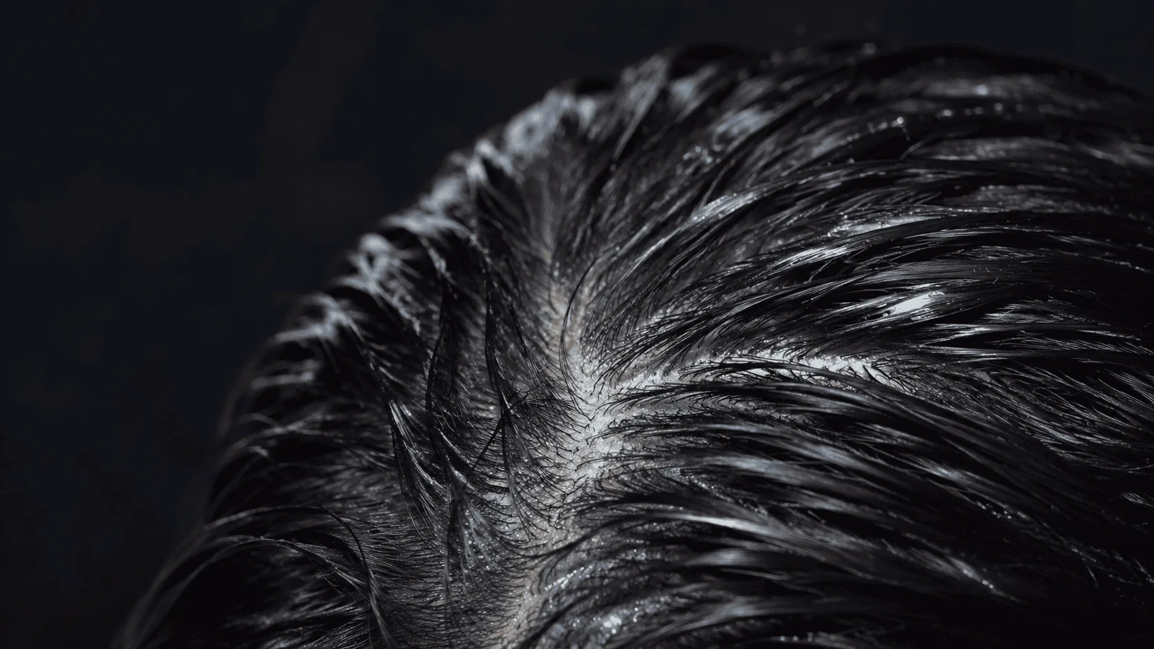 Por que o cabelo fica oleoso tão rápido e o que realmente causa isso